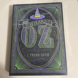 🌸 NWT The Wizard of OZ & Peter Pan book bundle!